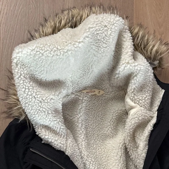 Hollister Black Utility Jacket with Cream Sherpa Lining - Picture 2 of 6